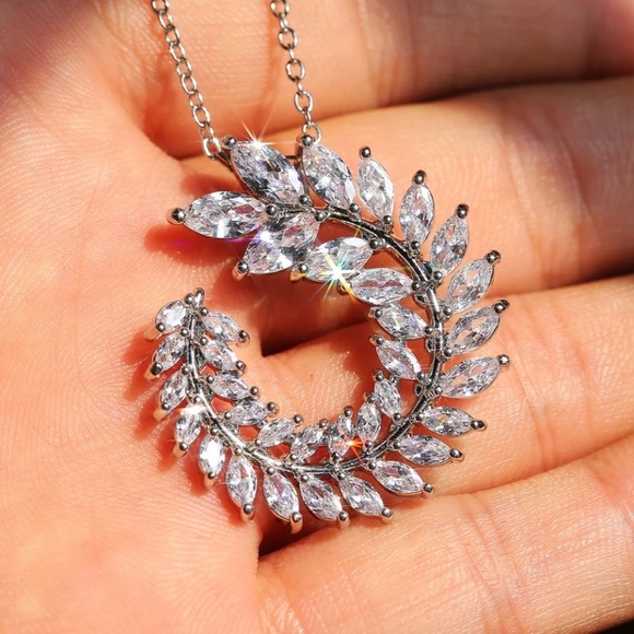 Rhinestone Big Platinum Plated Necklace - Picture 3 of 5
